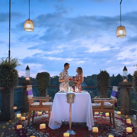 Pramana Watu Kurung Hotel Ubud Exterior foto Romantic dinner at the hotel