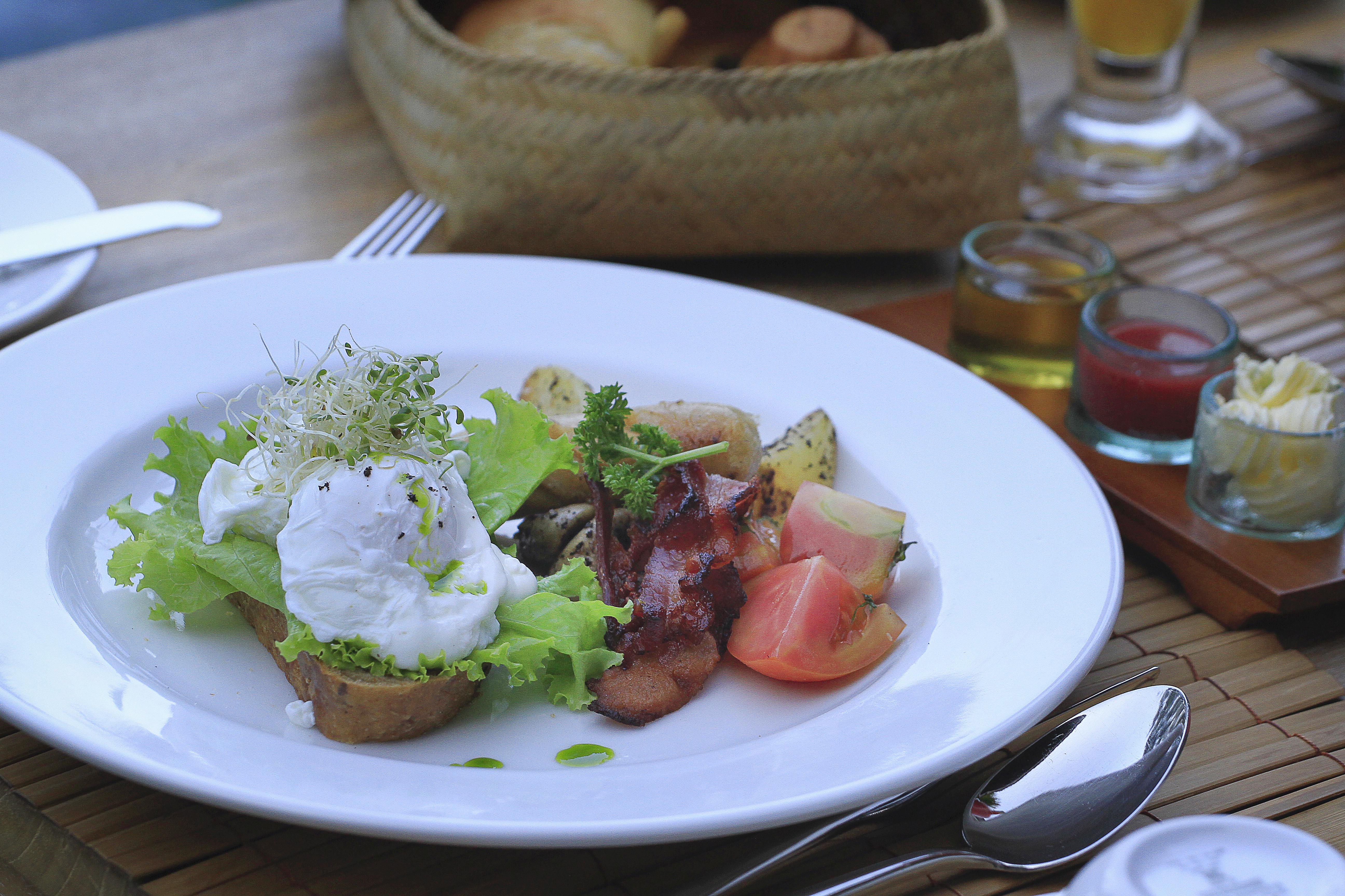 Pramana Watu Kurung Hotel Ubud Exterior foto A salad with goat's cheese