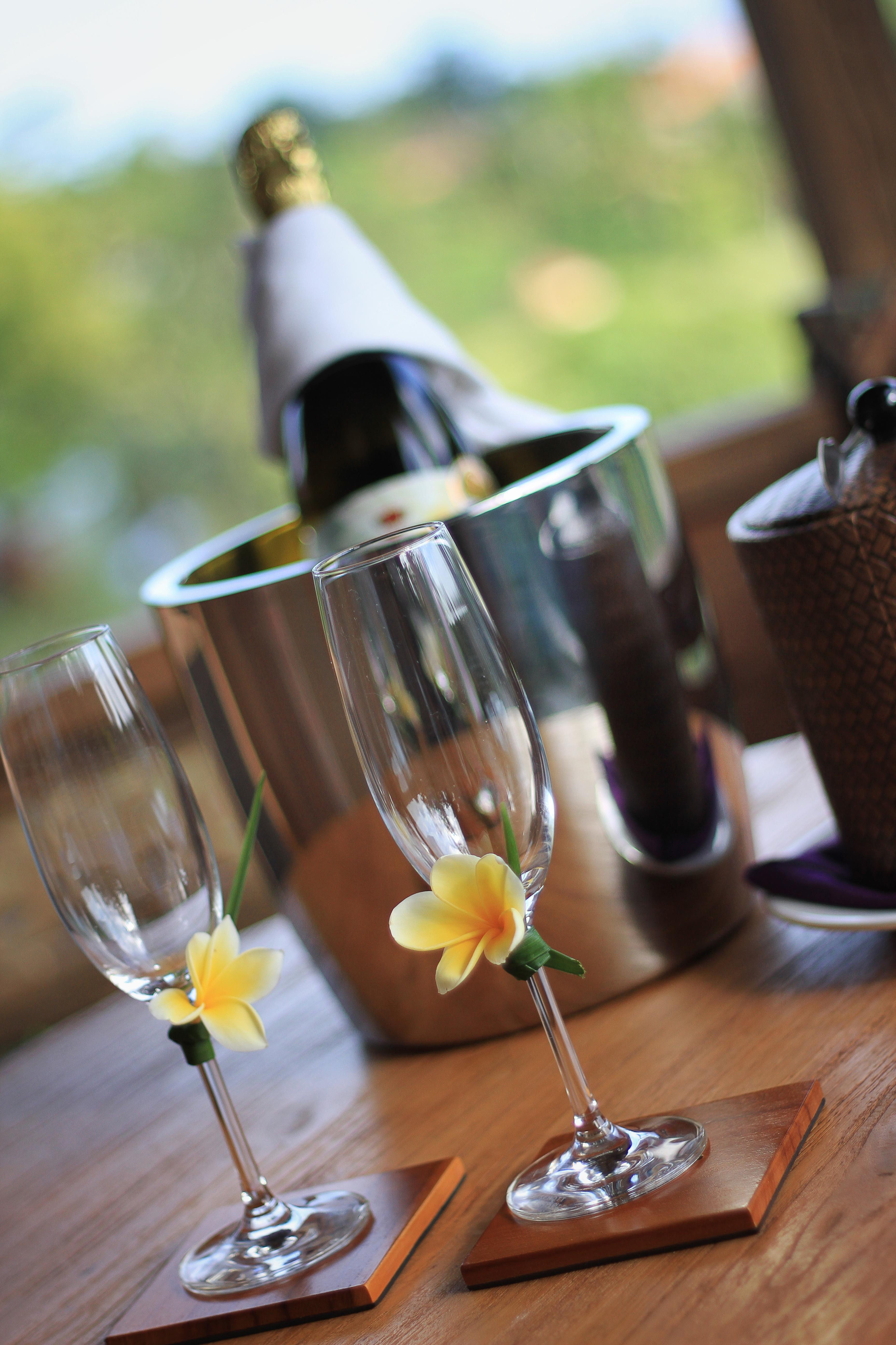 Pramana Watu Kurung Hotel Ubud Exterior foto Champagne flutes
