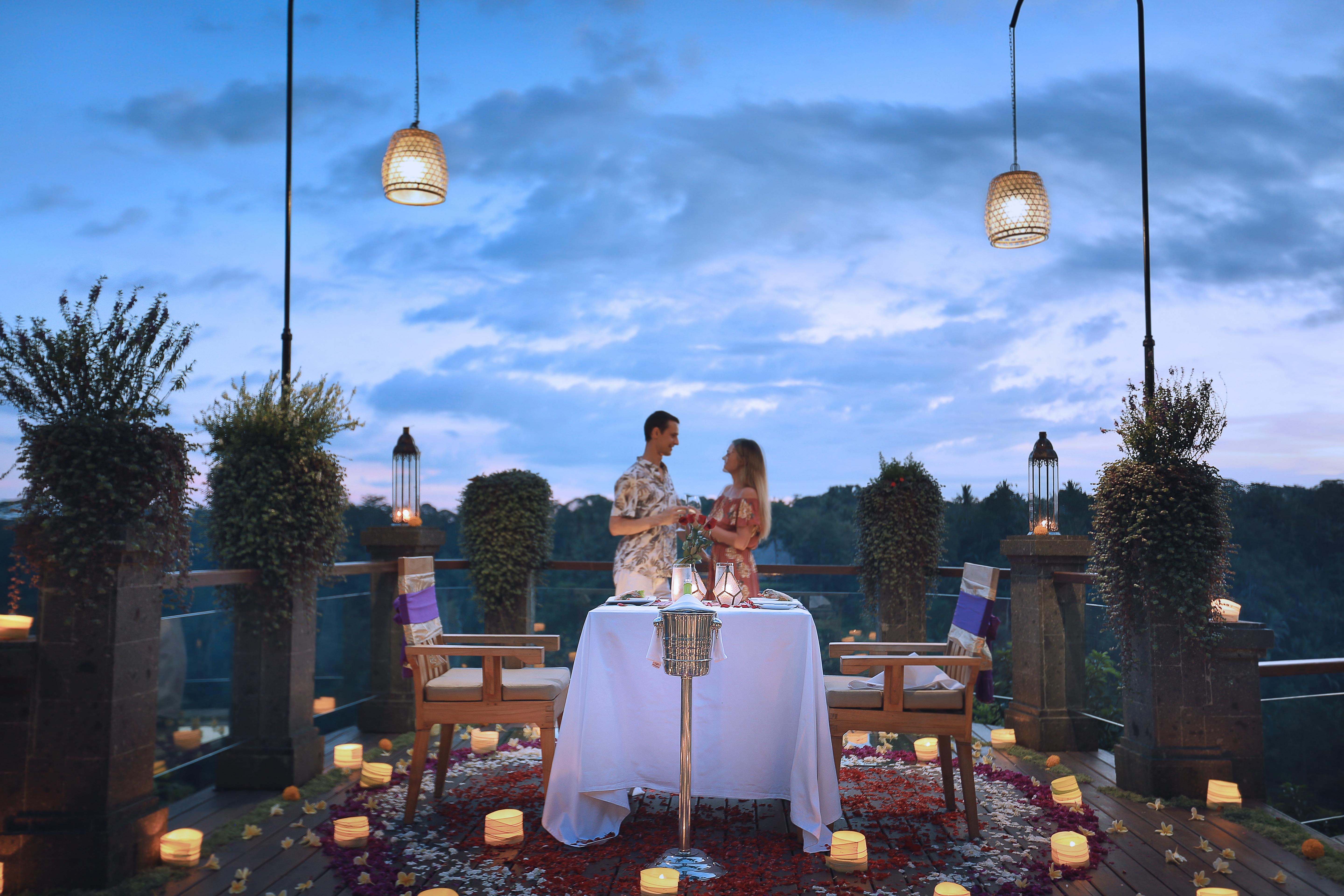 Pramana Watu Kurung Hotel Ubud Exterior foto Romantic dinner at the hotel