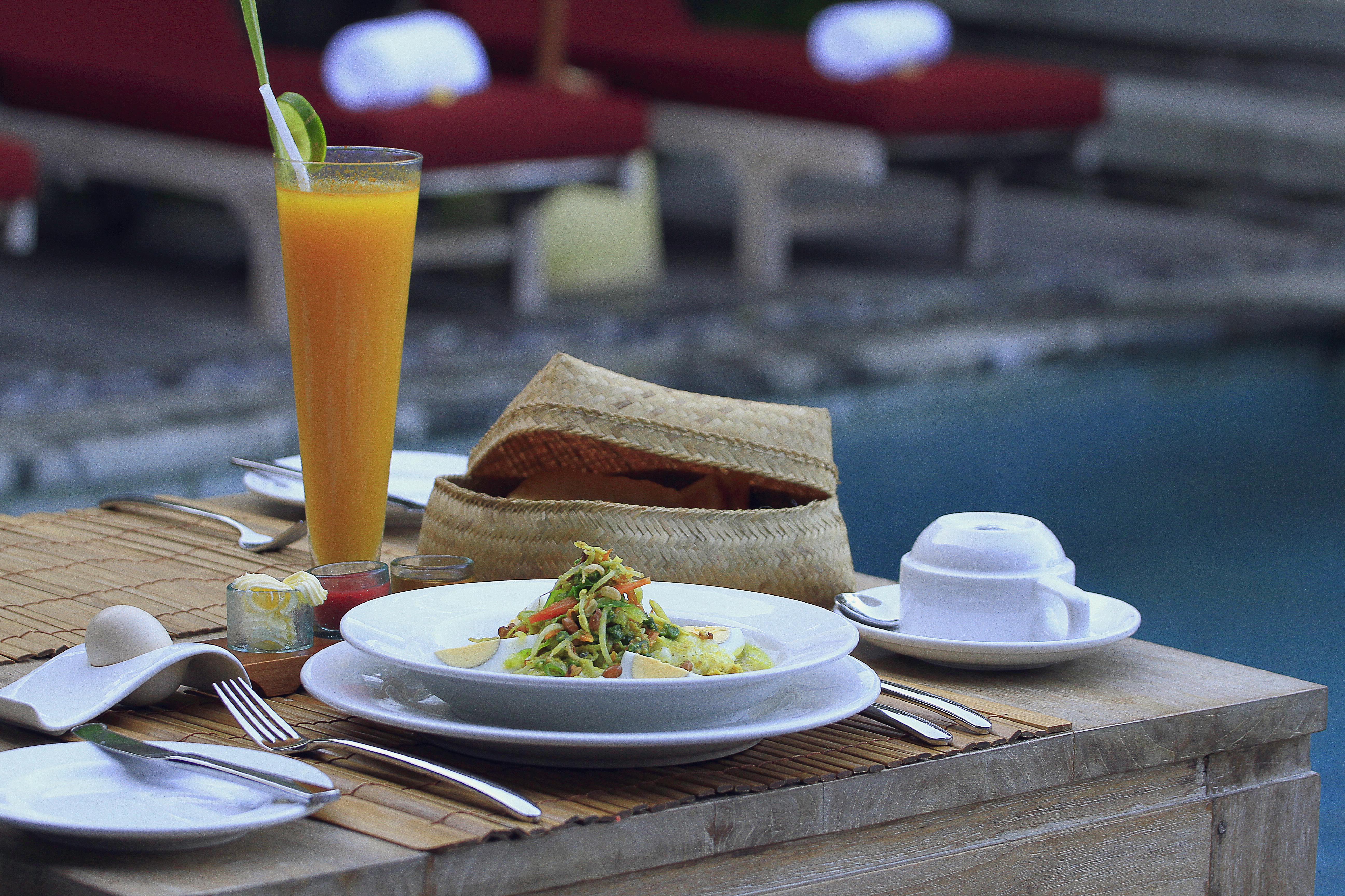 Pramana Watu Kurung Hotel Ubud Exterior foto A meal at a hotel