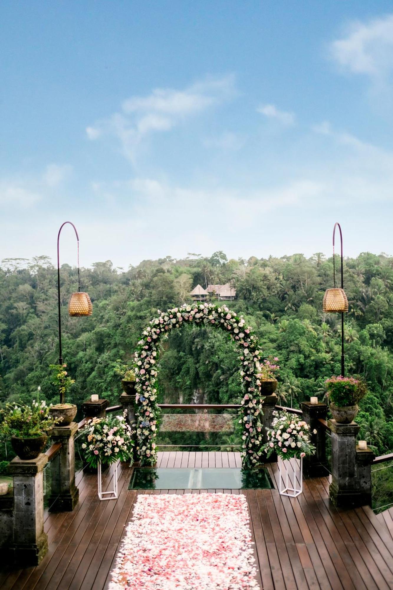 Pramana Watu Kurung Hotel Ubud Exterior foto The view from the main house
