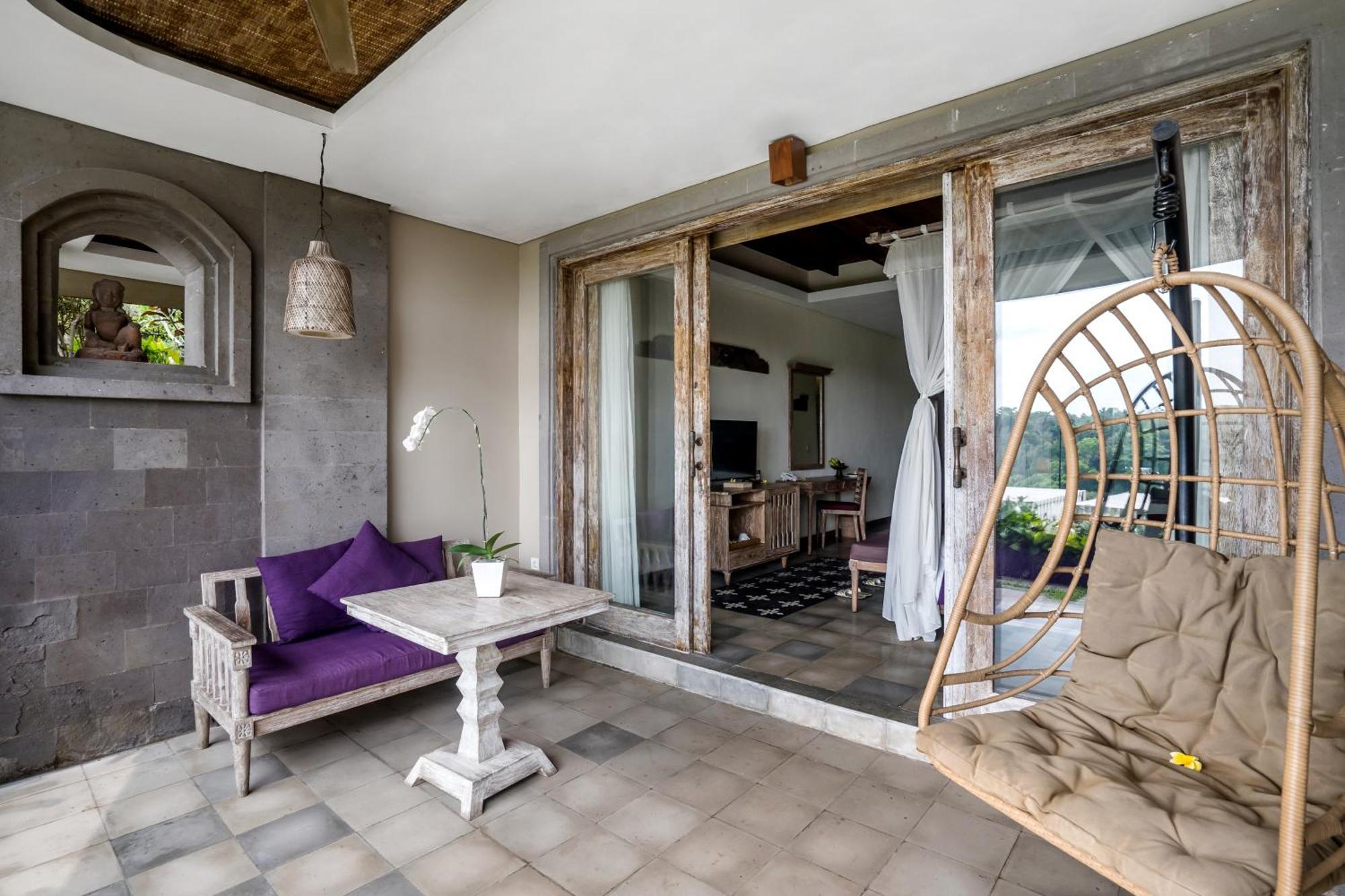 Pramana Watu Kurung Hotel Ubud Exterior foto A balcony