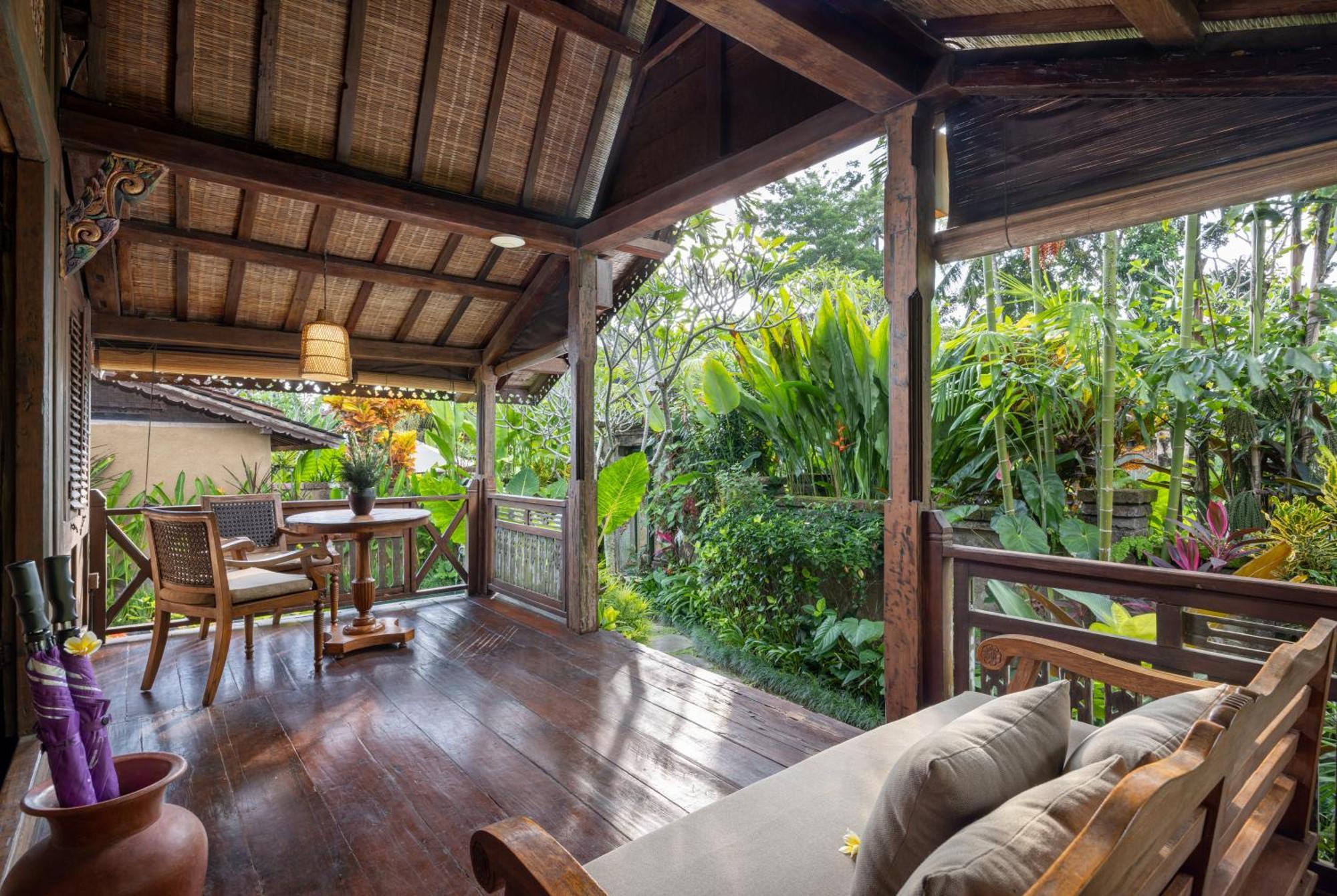 Pramana Watu Kurung Hotel Ubud Exterior foto The interior of a villa at the resort