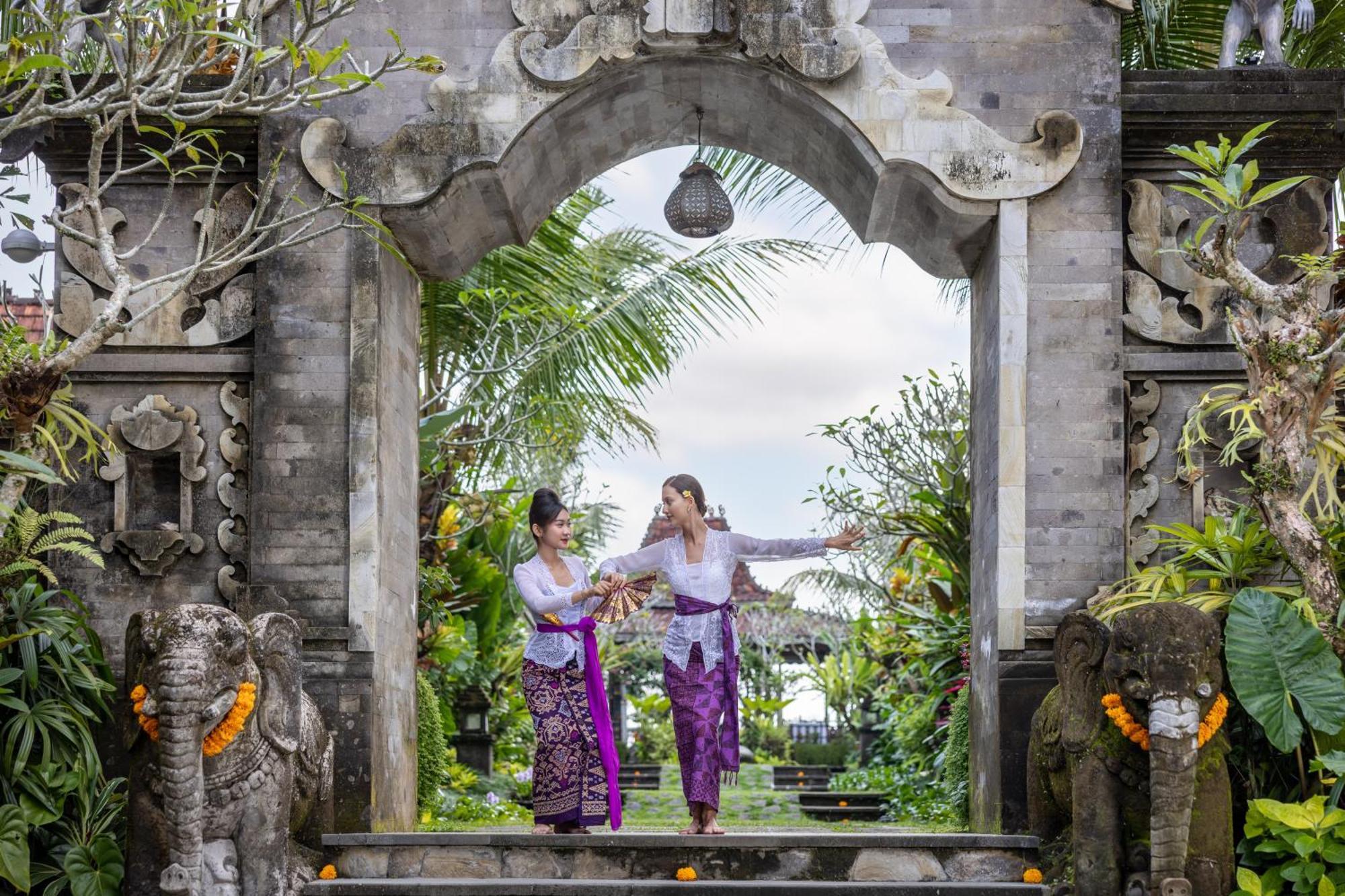 Pramana Watu Kurung Hotel Ubud Exterior foto Balinese dancers