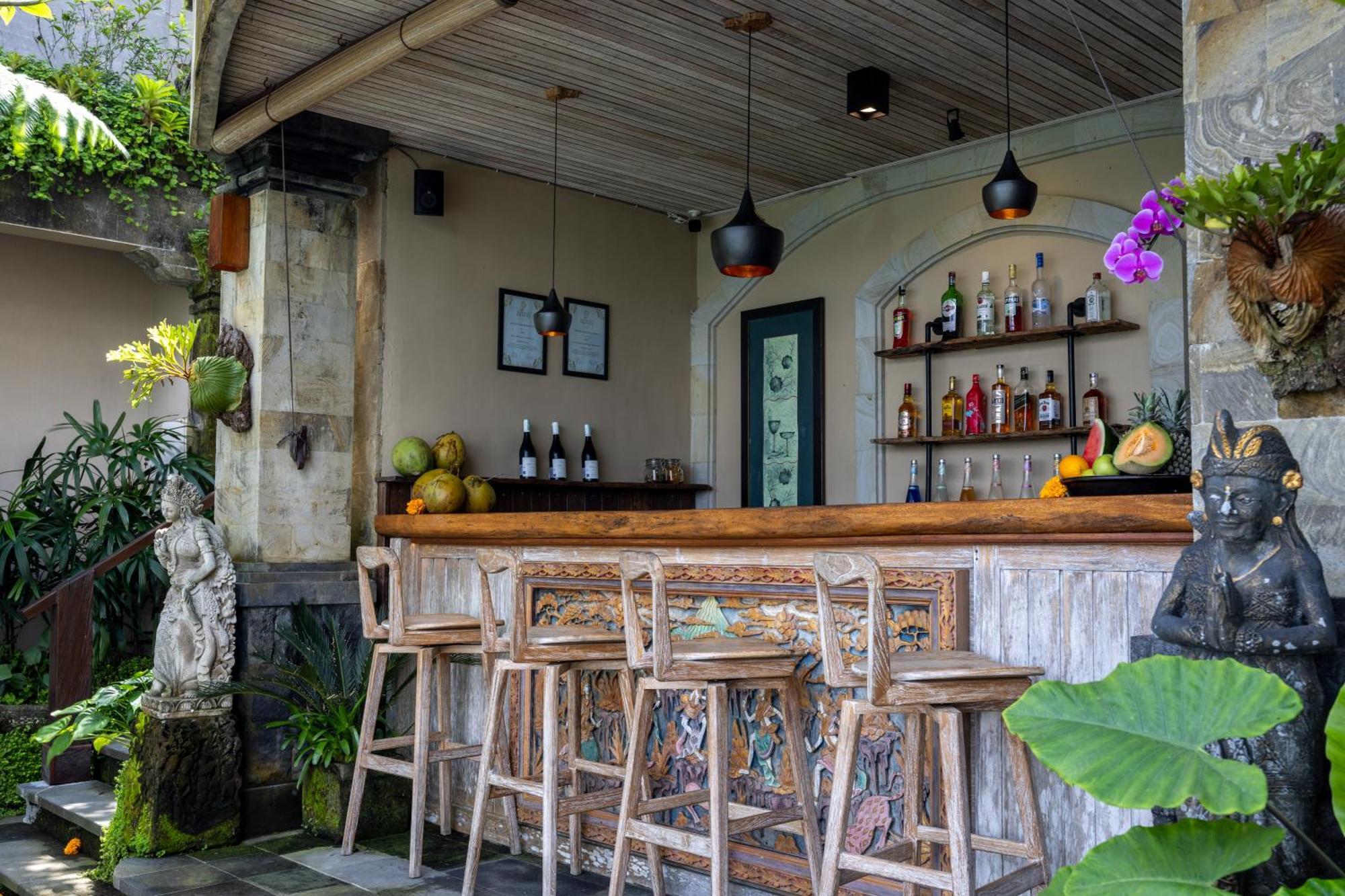 Pramana Watu Kurung Hotel Ubud Exterior foto The bar at the restaurant