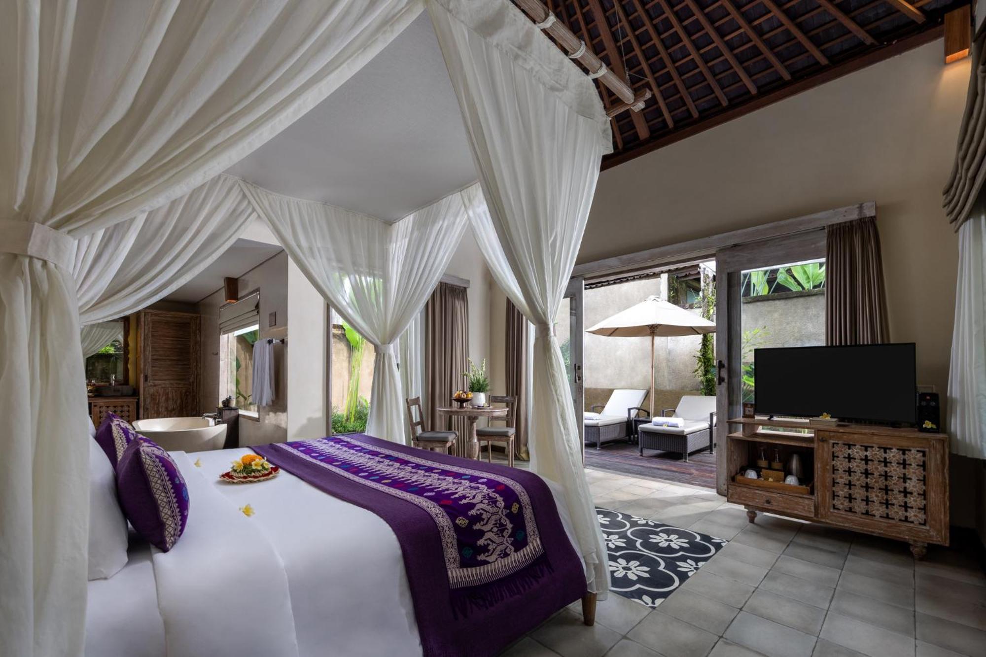 Pramana Watu Kurung Hotel Ubud Exterior foto A bedroom at the hotel